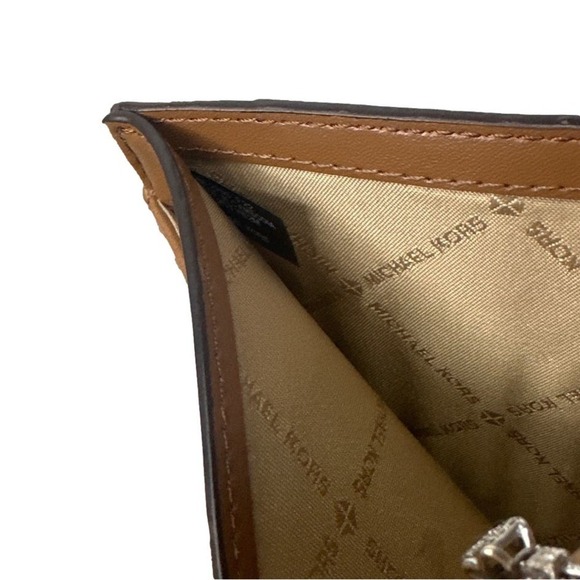 Michael Kors Jet Set Passport and Card Holder / Wallet - Picture 7 of 10